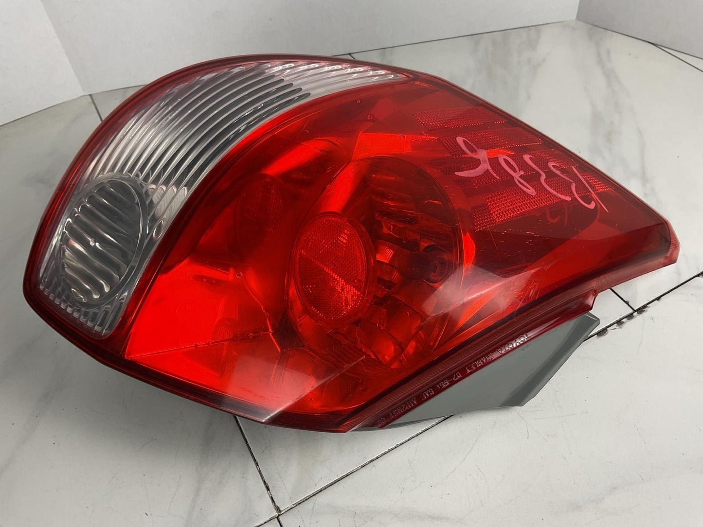 Tail Light Assembly TOYOTA MATRIX Left 03 04 05 06 07 085