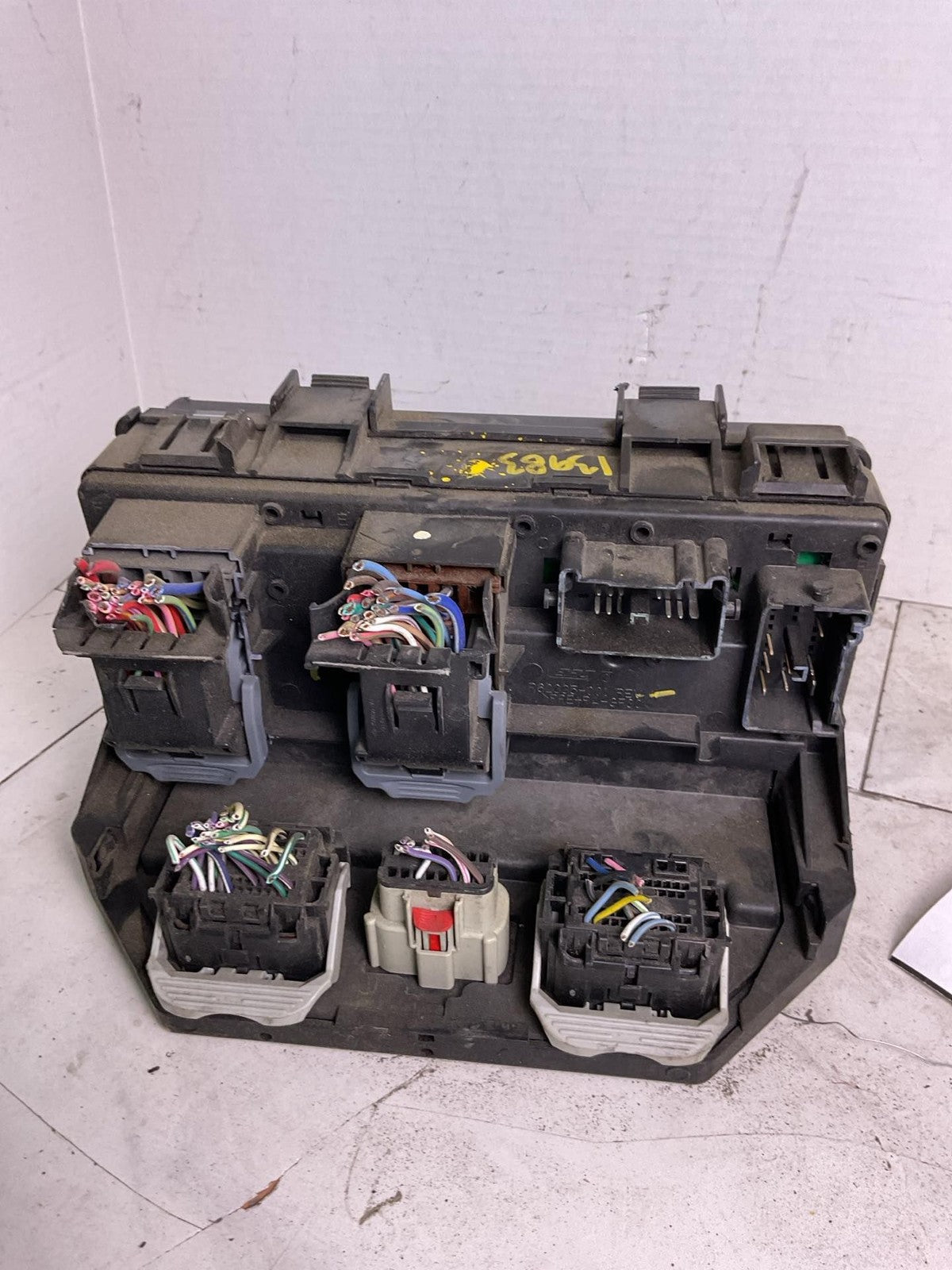 Engine Fuse Box DODGE CARAVAN 195