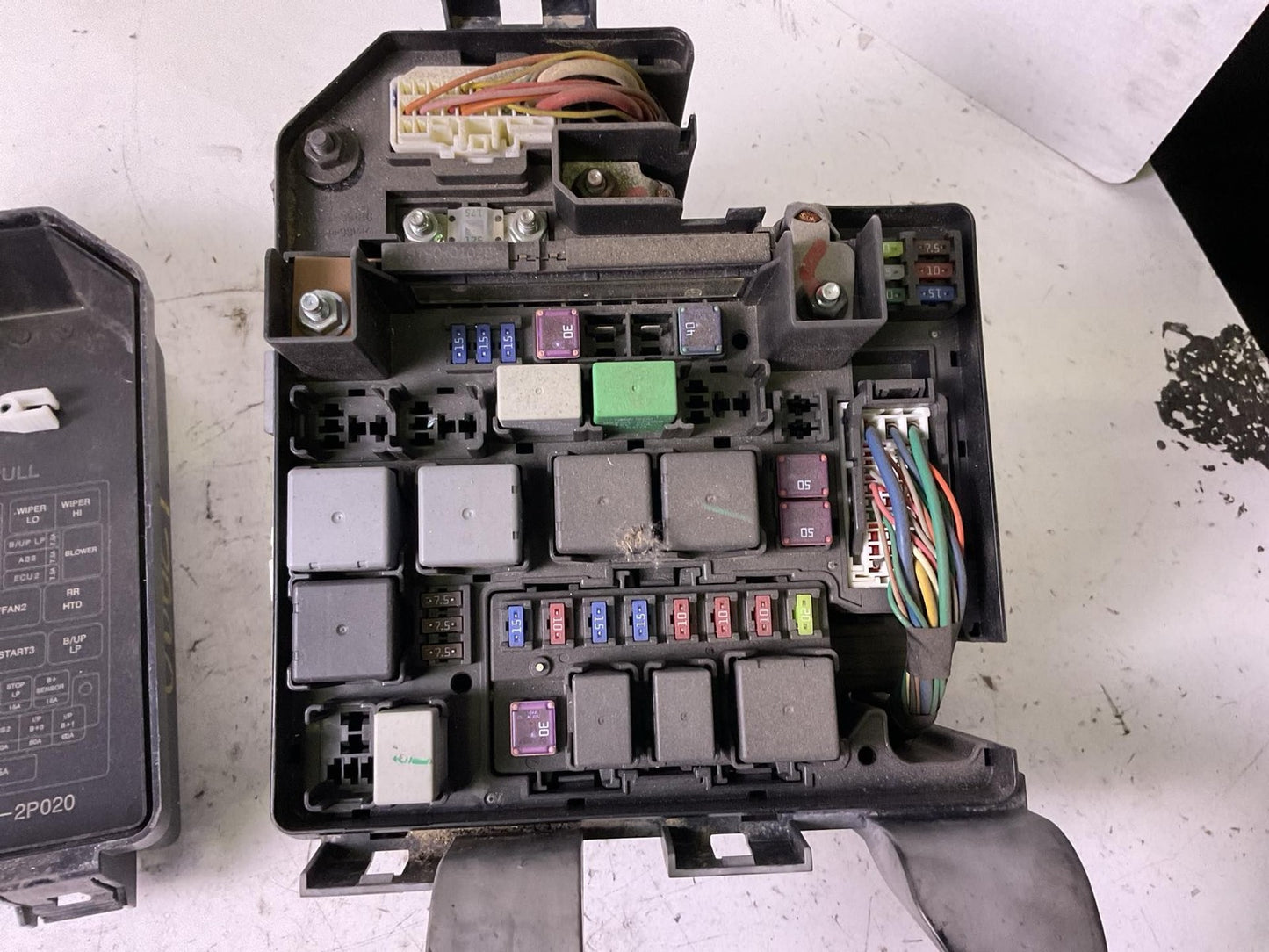 Engine Fuse Box KIA SORENTO 11 12 137