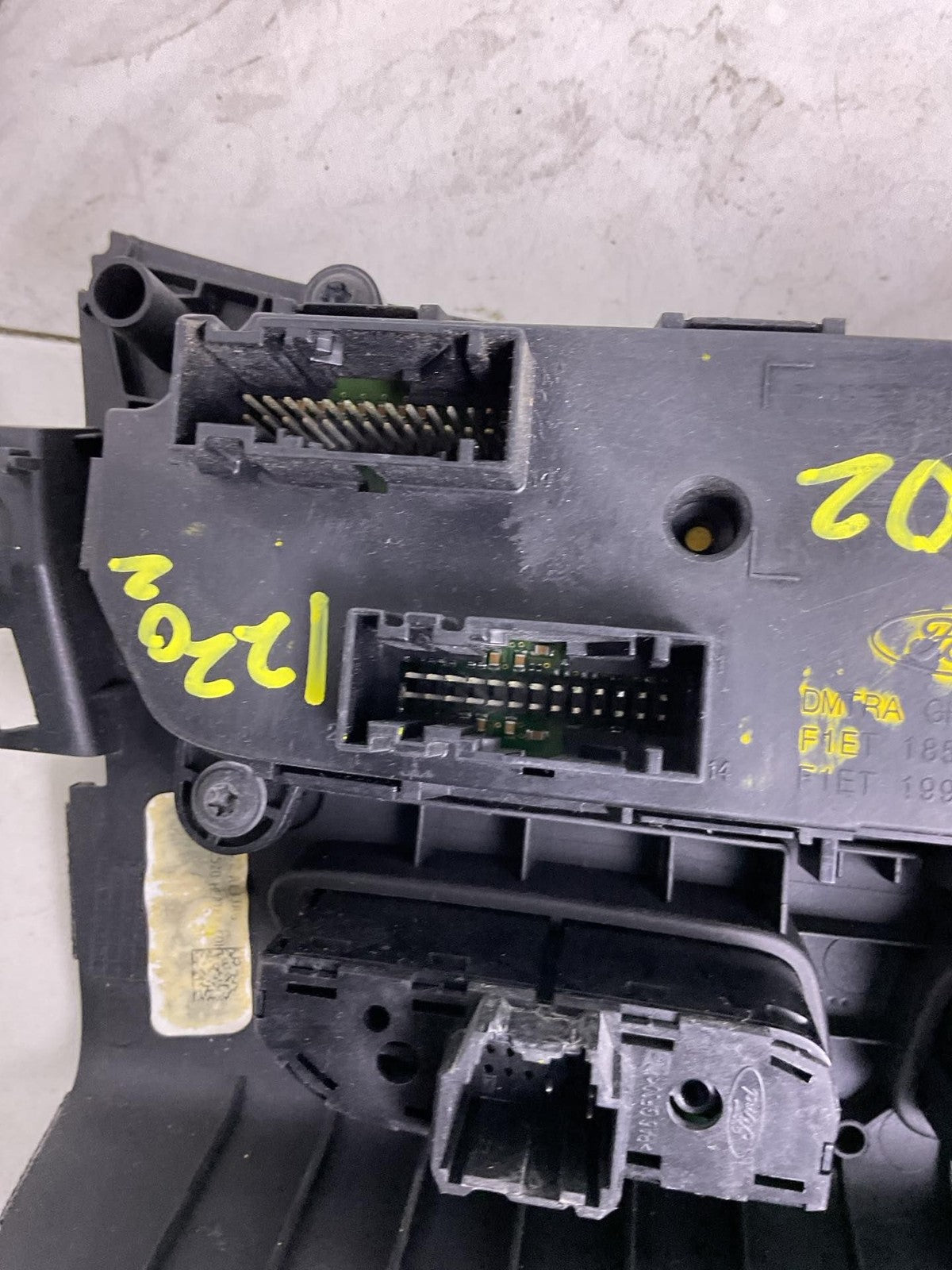 Heater A/c Control FORD ESCAPE 18 194