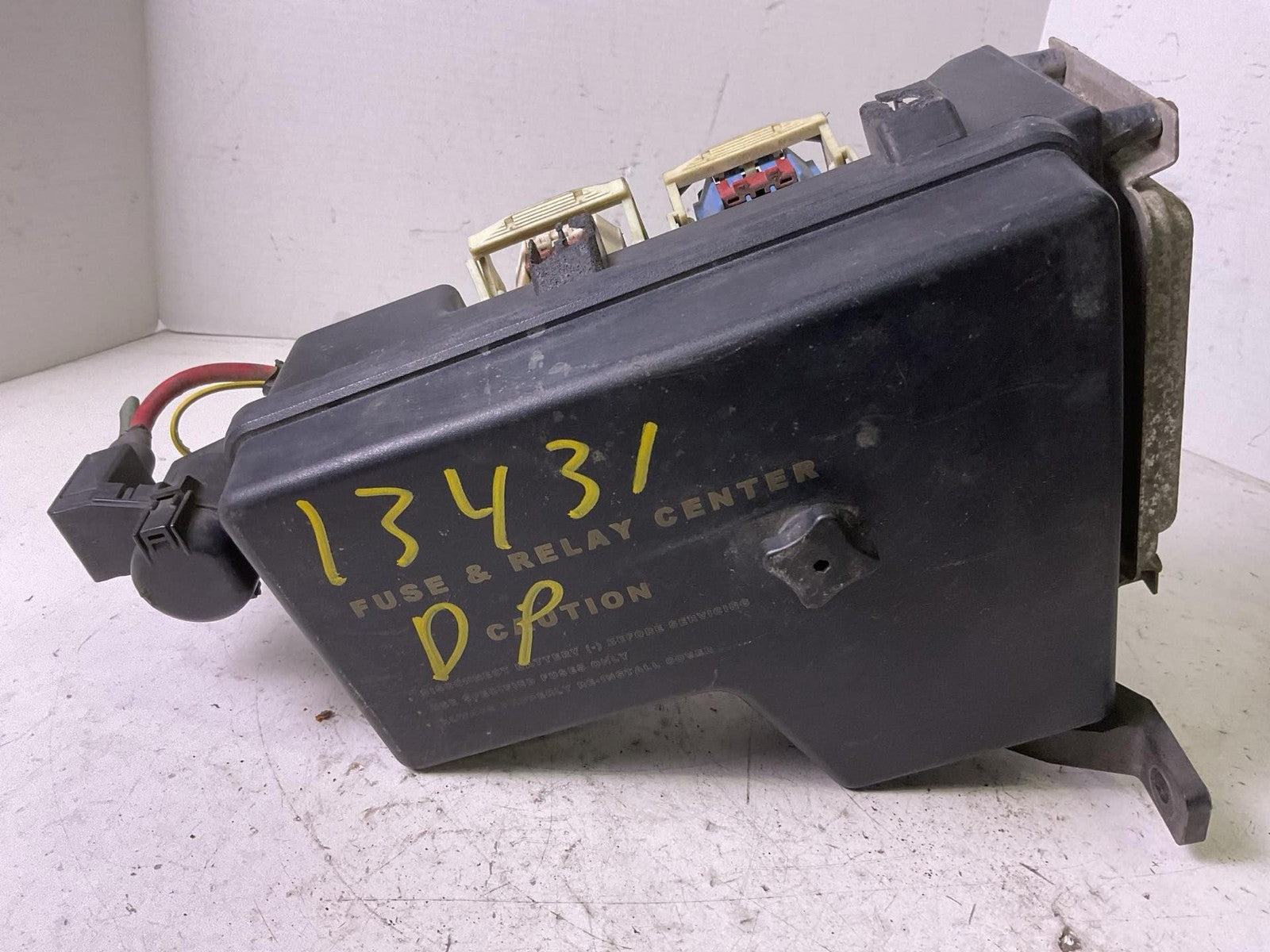 Engine Fuse Box DODGE PICKUP 1500 050