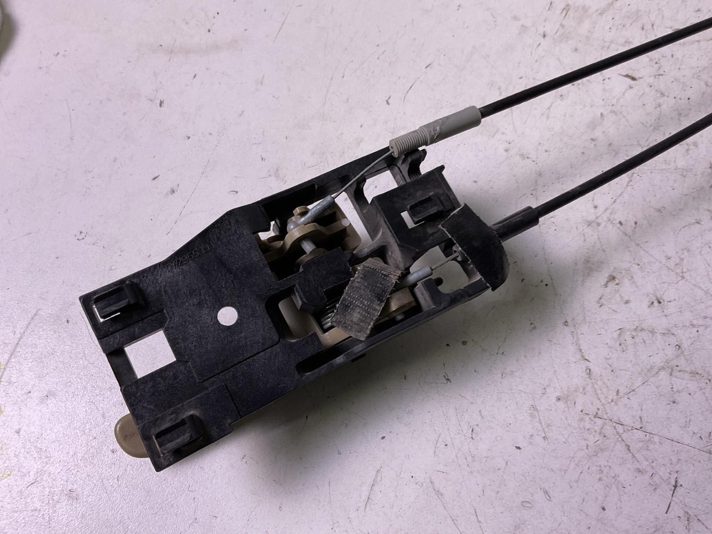 Front Door Latch TOYOTA SEQUOIA Left 01 02 03 04 05 06 076