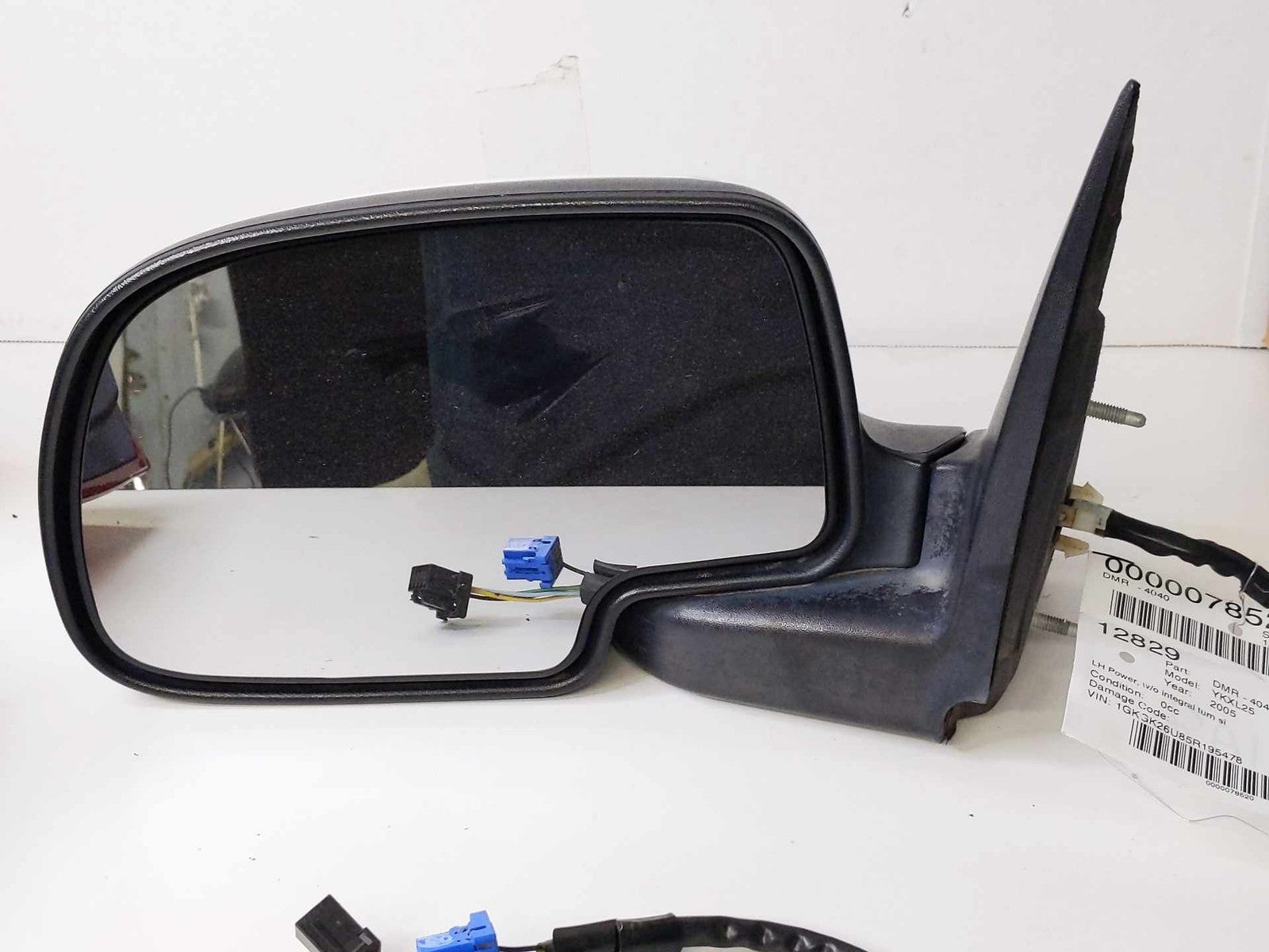 Door Mirror GMC YUKON XL 2500 Left 03 04 05 060