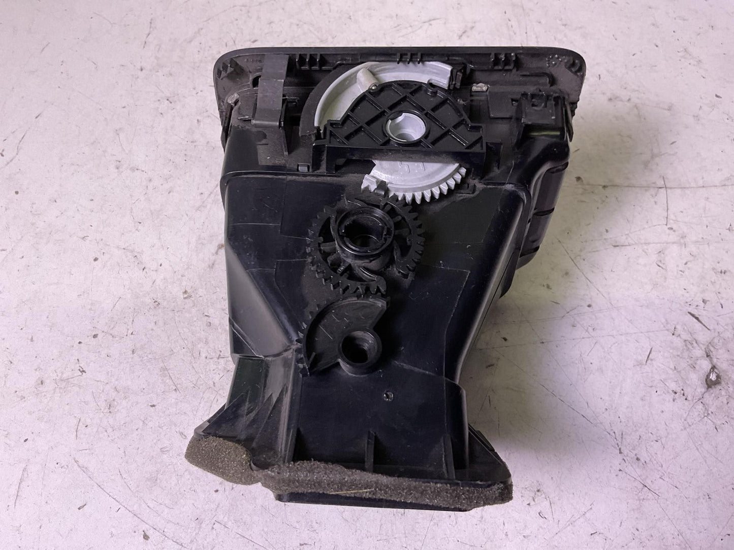 Air Cond./heater Vents GOLF EXCEPT GTI 125