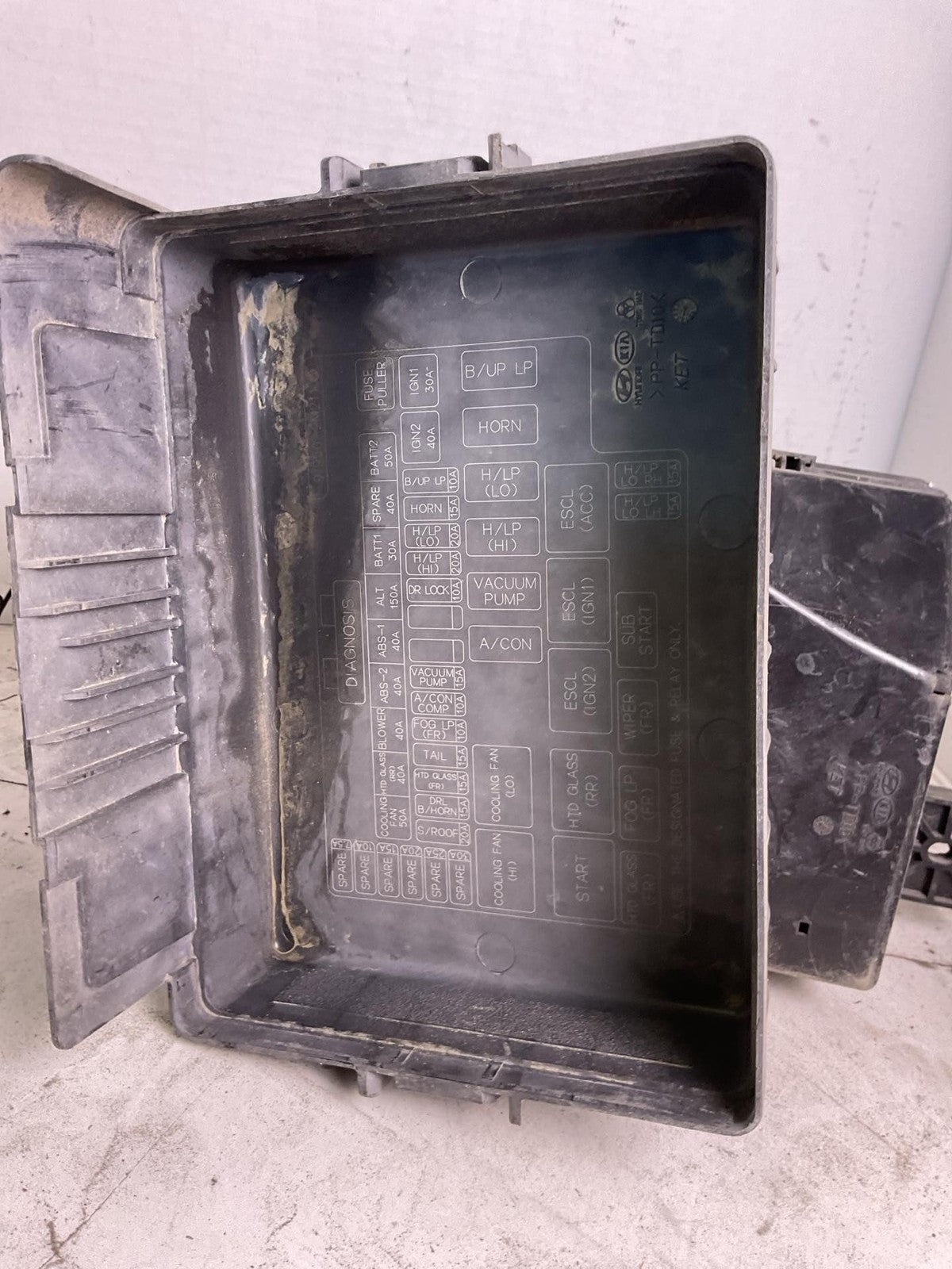 Engine Fuse Box HYUNDAI GENESIS 09 10 115