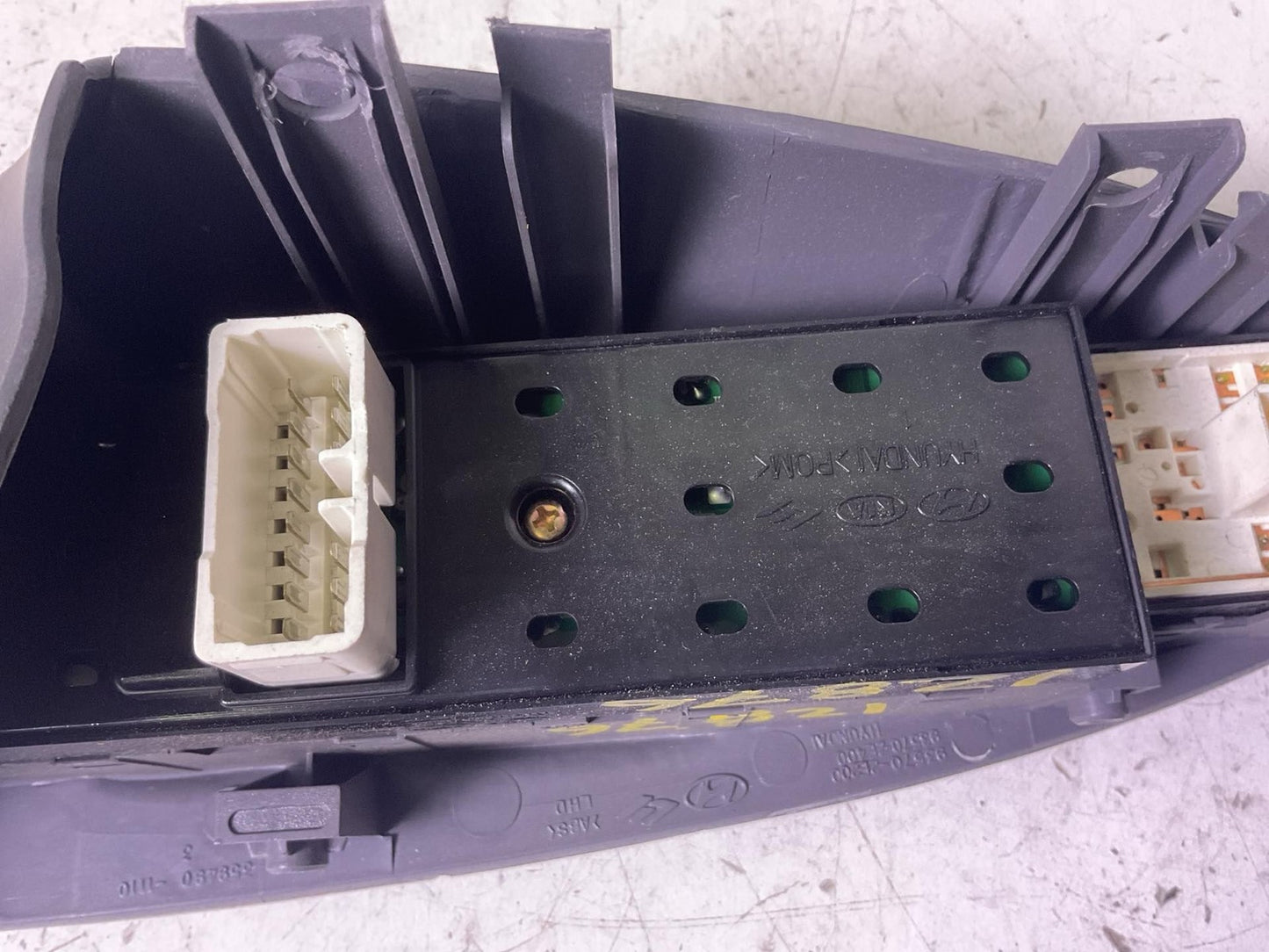 Door Switch Front HYUNDAI TUCSON 05 06 07 08 093