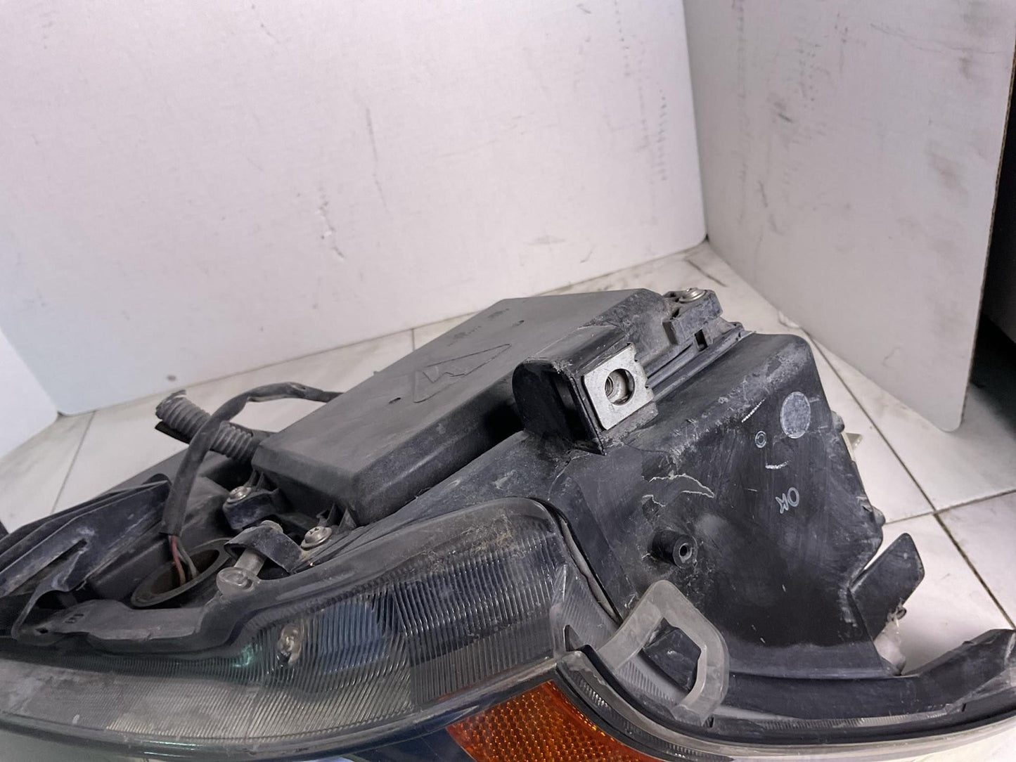 Headlamp Assembly LEXUS RX330 Right 04 05 069