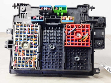 Engine Fuse Box CADILLAC ESCALADE 03 04 05 061