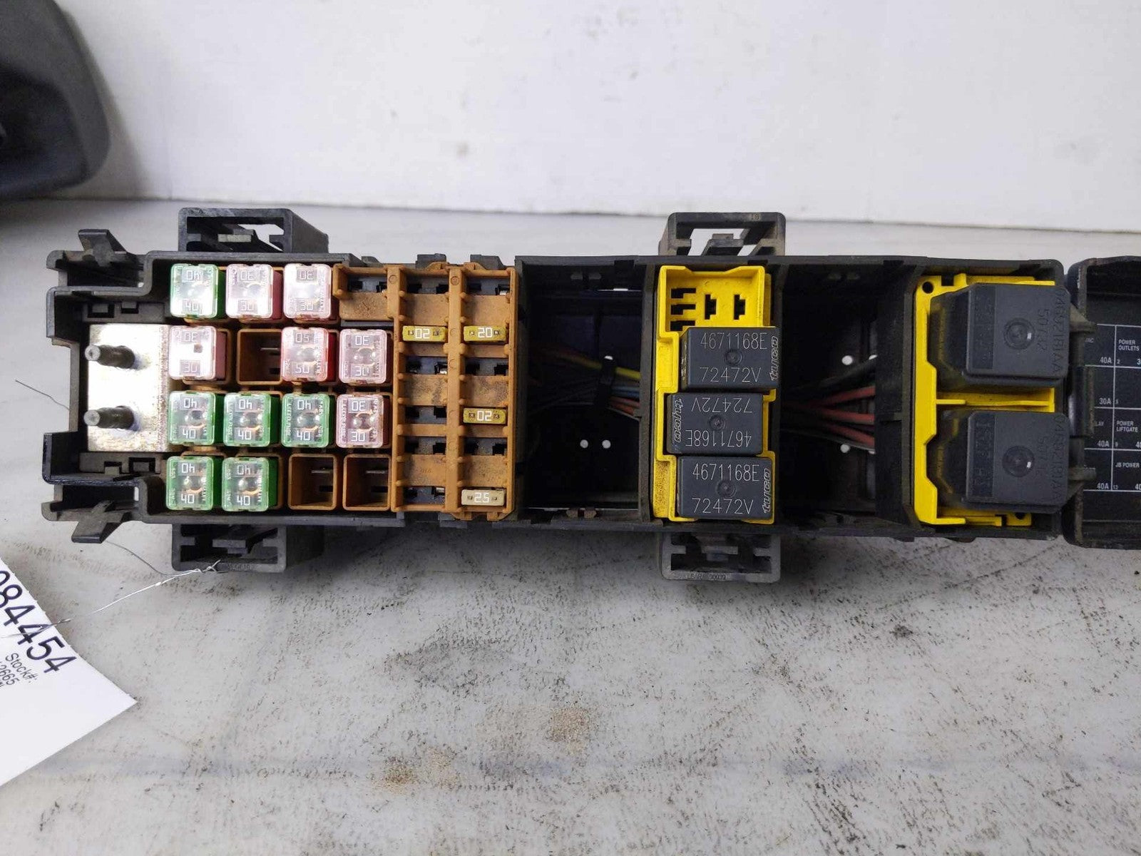 Chassis Brain Box (power supply includes fuse box) JEEP GRAND CHEROKEE 071