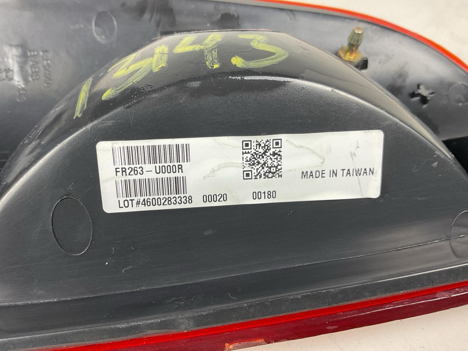 Tail Light Assembly FORD PICKUP F150 Right 01 02 03 044