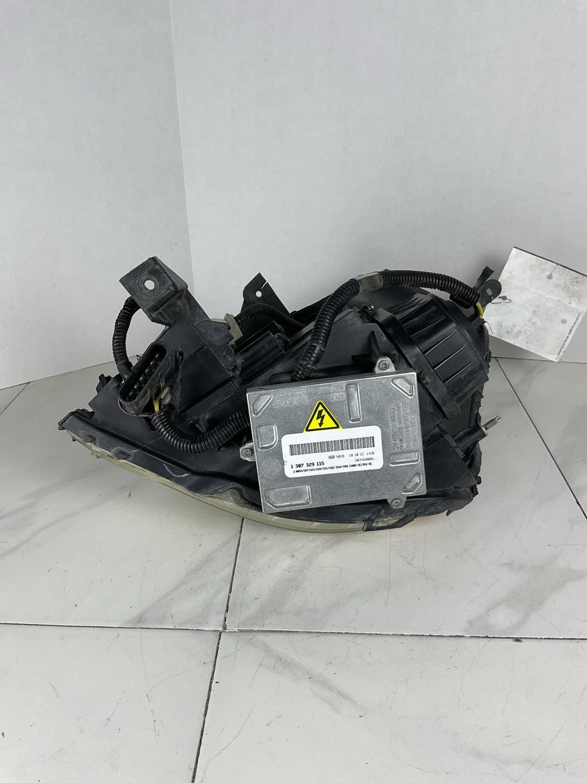 Headlight Assembly Right Passenger Side For 2006-2011 Cadillac DTS4