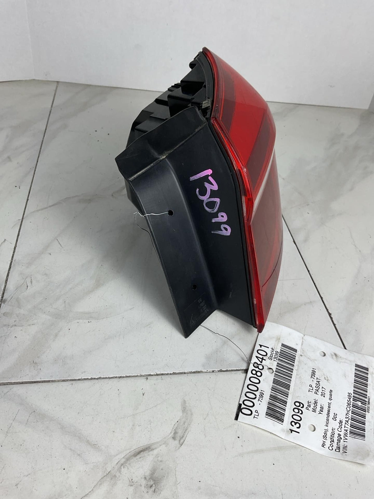 Right Passenger Side Tail Light Assembly for 2016-2019 Volkswagen PASSAT2