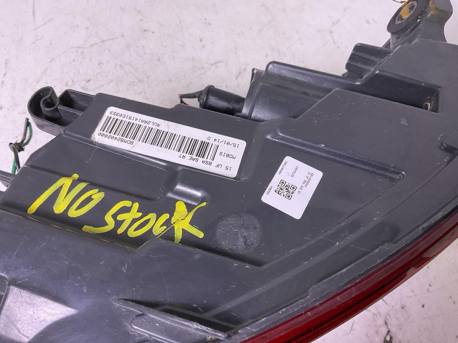 Tail Light Assembly CHRYSLER 200 Right 15 164