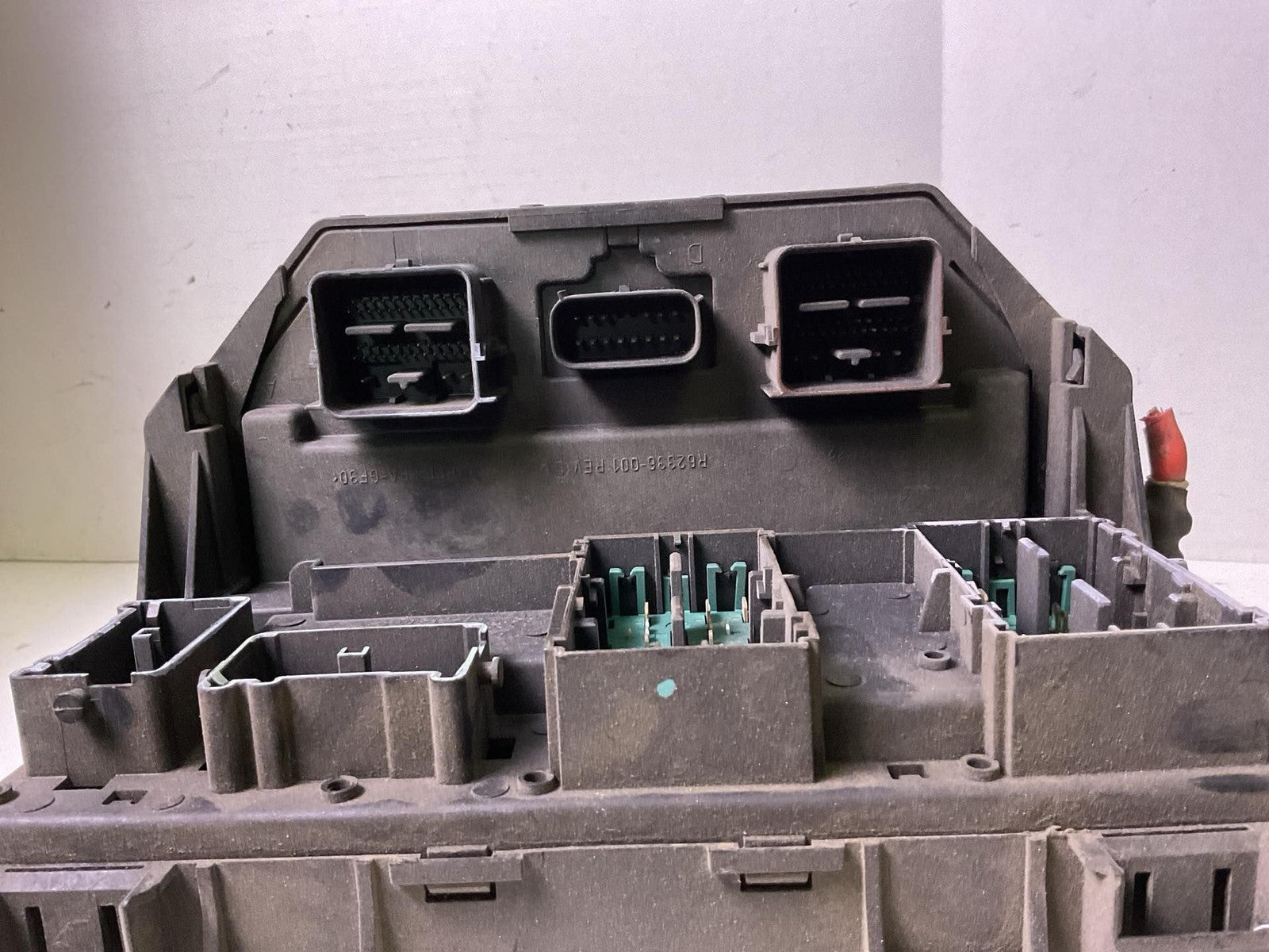 Engine Fuse Box DODGE CARAVAN 141