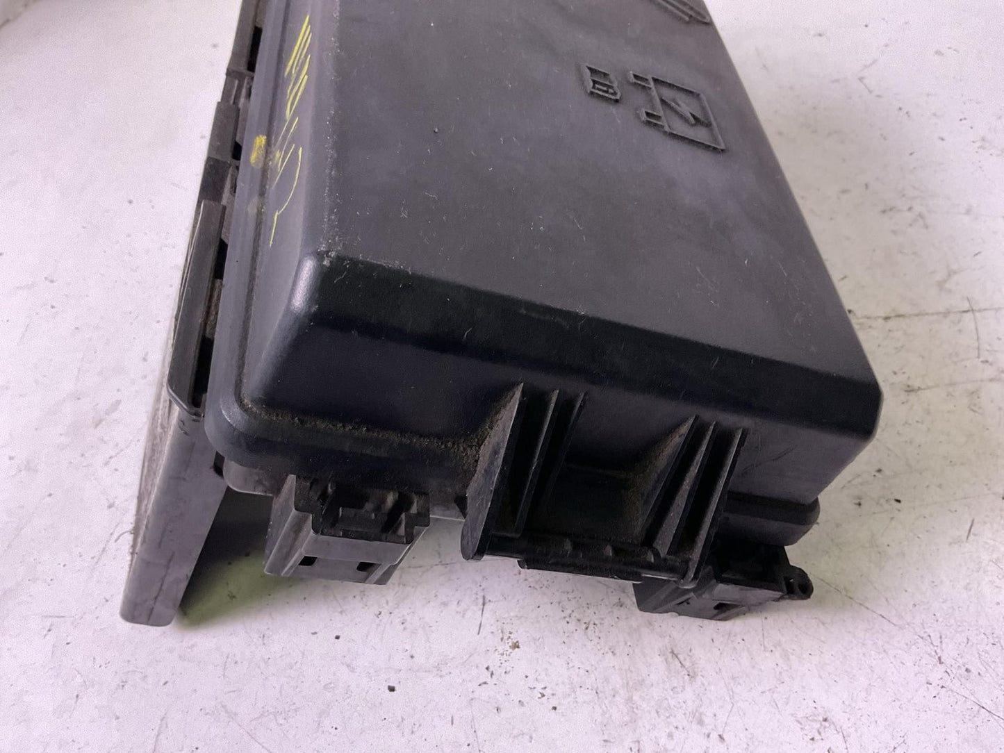 Engine Fuse Box DODGE CHARGER 085