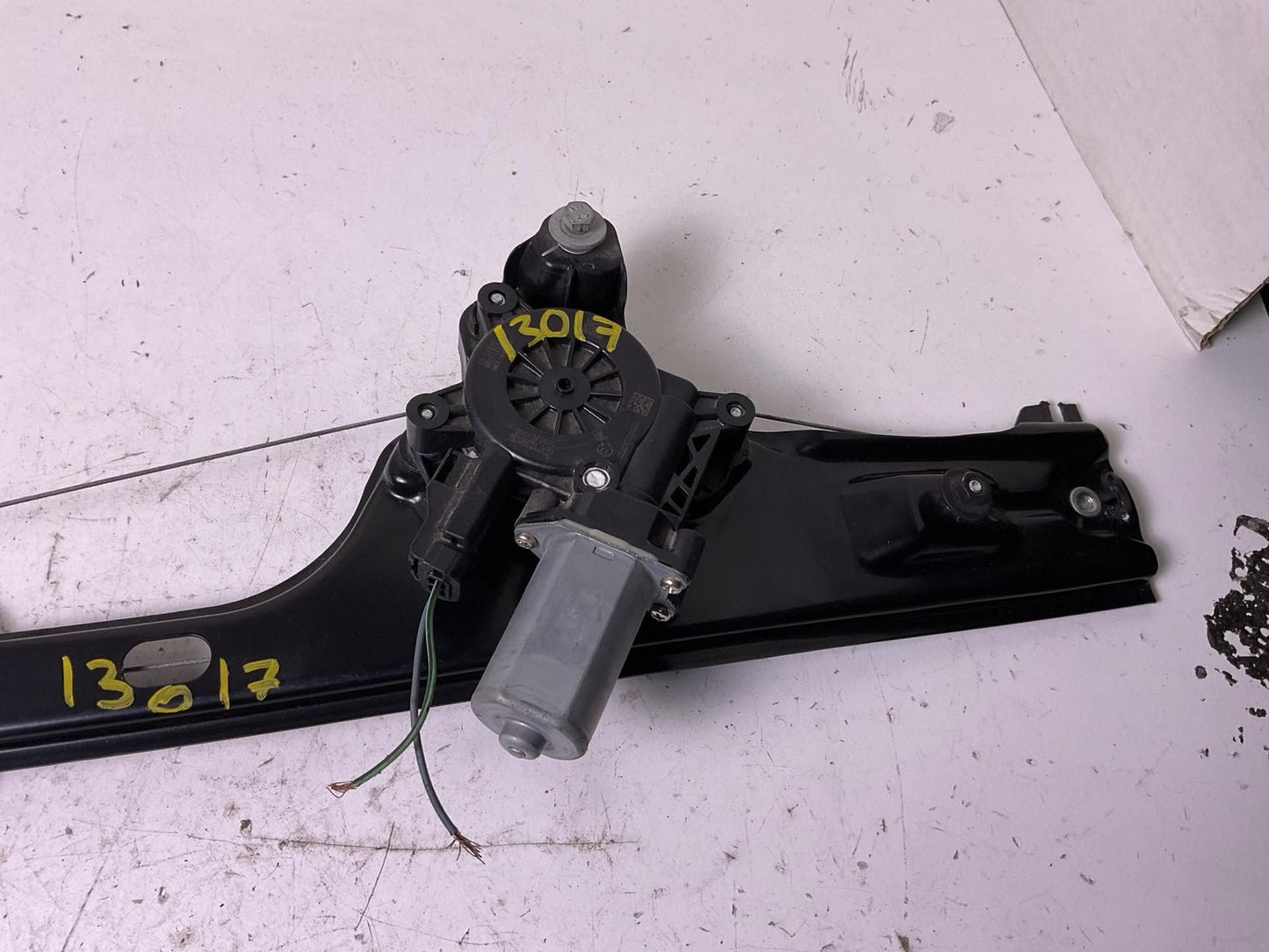 Side/rear/cargo Regulator CHEVROLET BLAZER Right 19 20 21 22 23 242