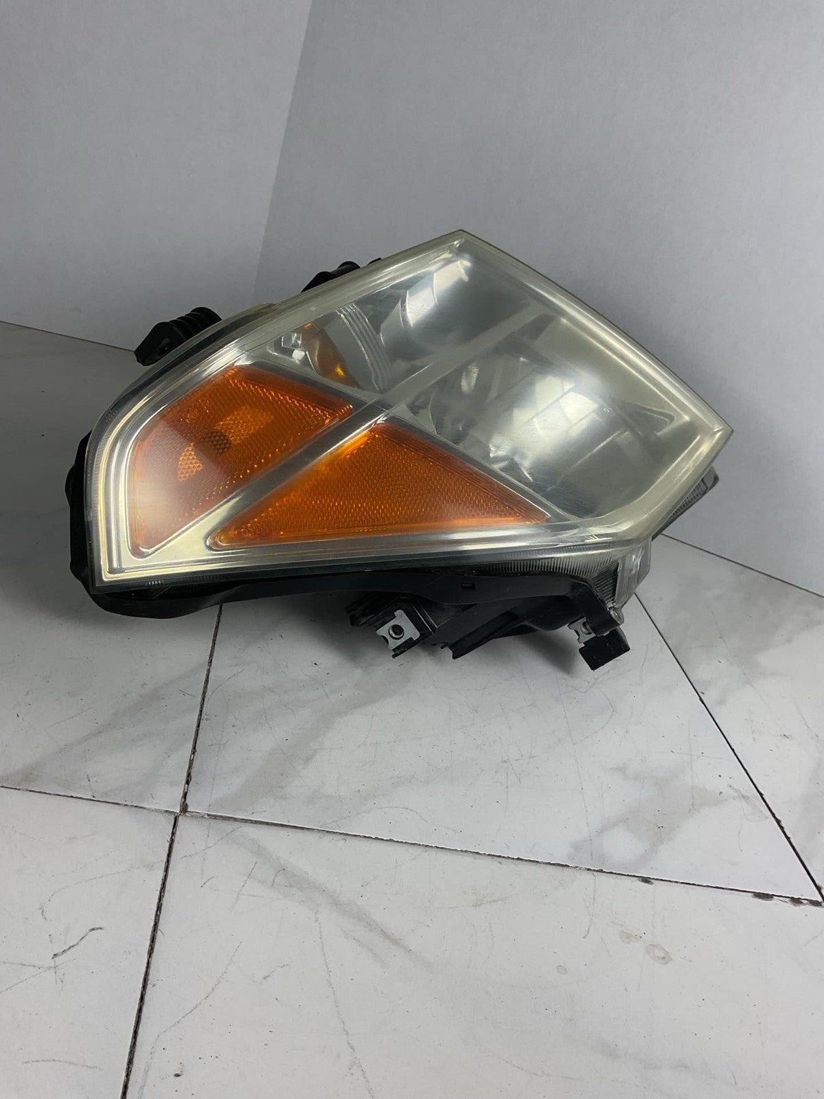 Headlamp Assembly NISSAN FRONTIER Right 05 06 07 083
