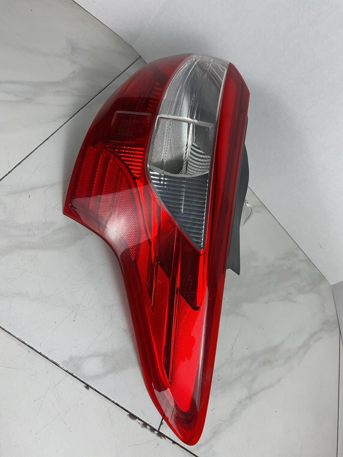 Tail Light Assembly FORD FOCUS Right 12 13 145