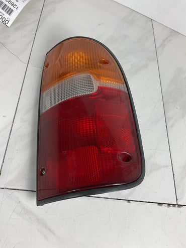 Tail Light Assembly TOYOTA TACOMA Right 95 96 97 98 99 001