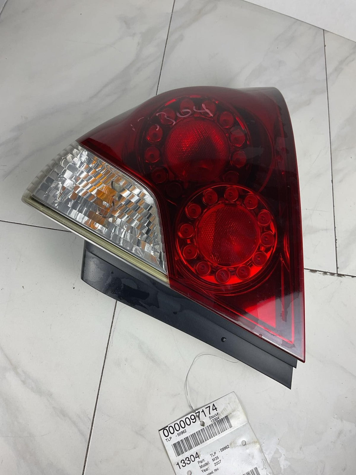 Tail Light Assembly INFINITI M35 Right 06 072