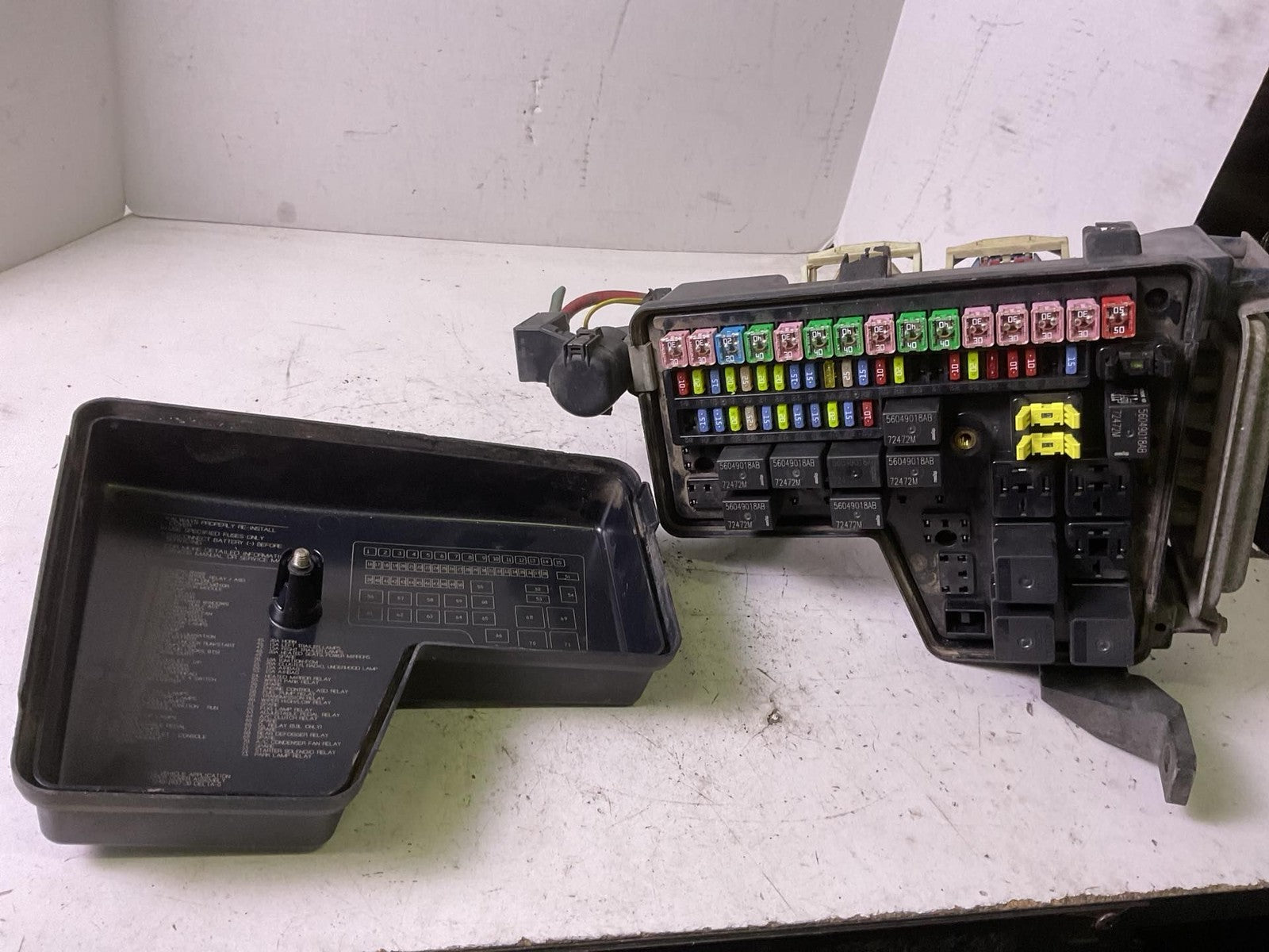 Engine Fuse Box DODGE PICKUP 1500 055