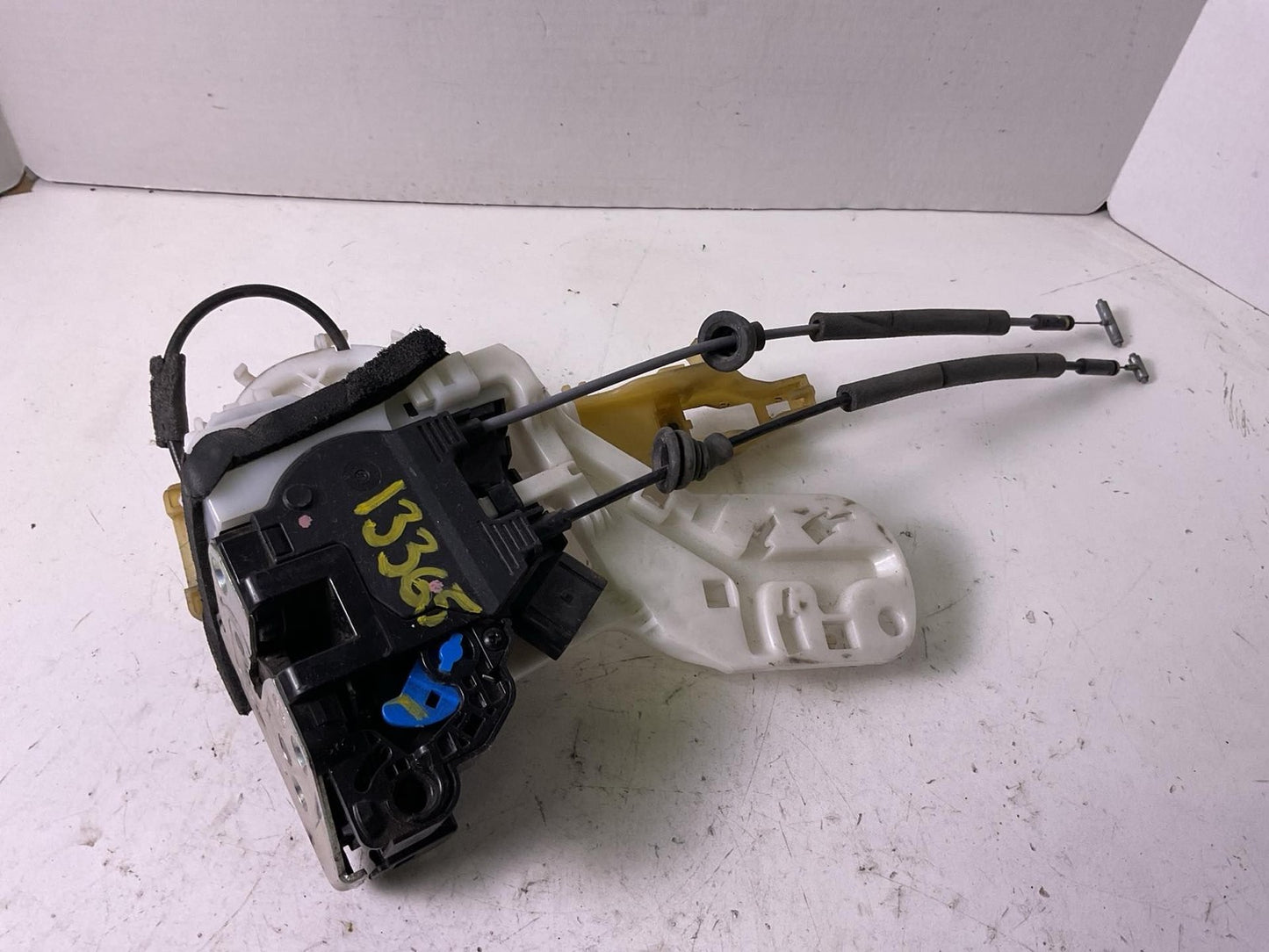 Front Door Latch LEXUS CT200H Left 11 12 13 14 15 16 171