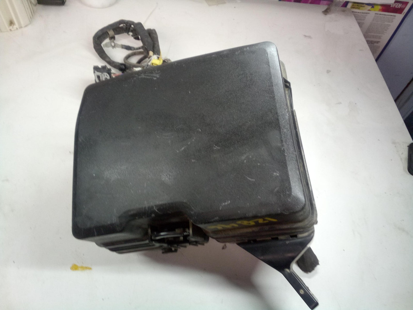 Engine Fuse Box KIA CARNIVAL 221