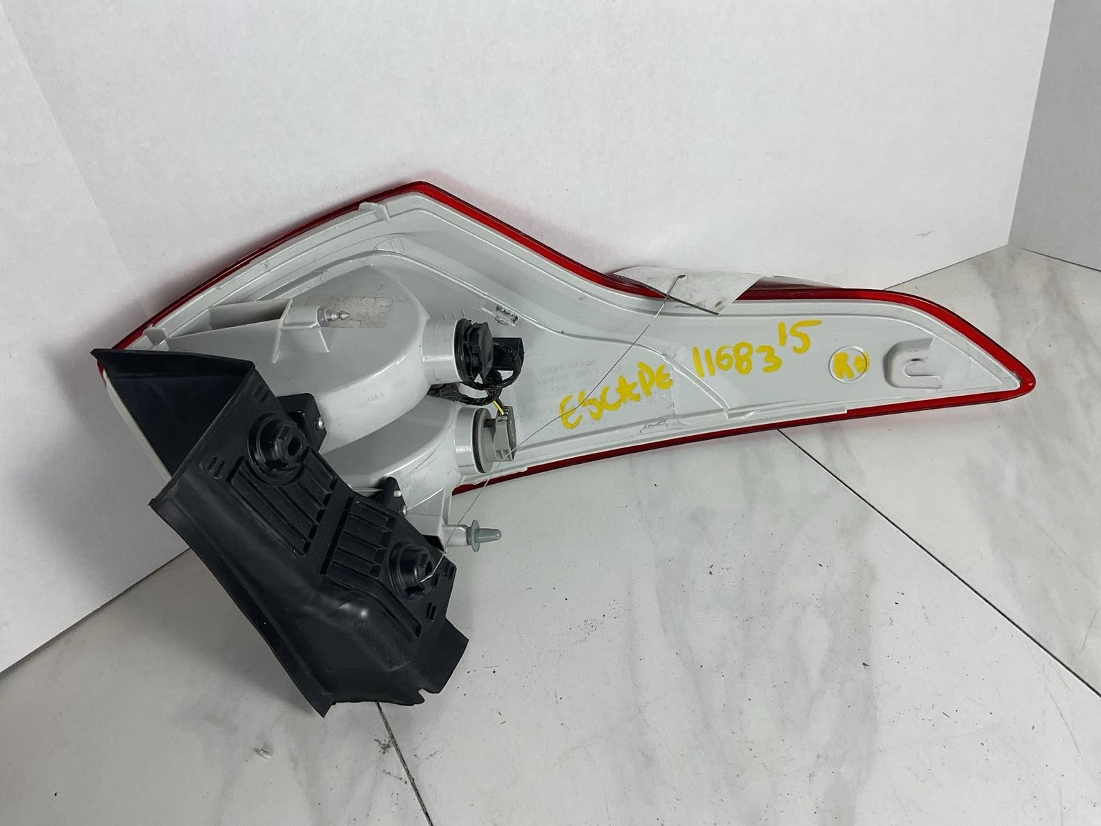 Tail Light Assembly FORD ESCAPE Right 13 14 15 164