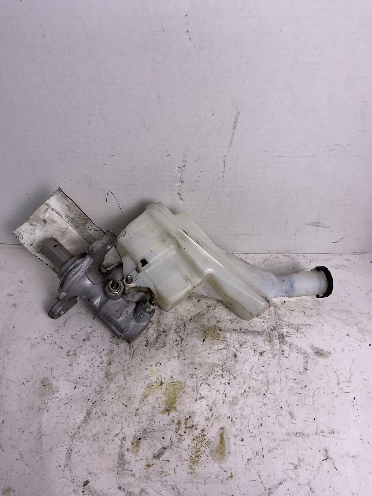 Master Cylinder NISSAN VERSA 20 21 22 23 241