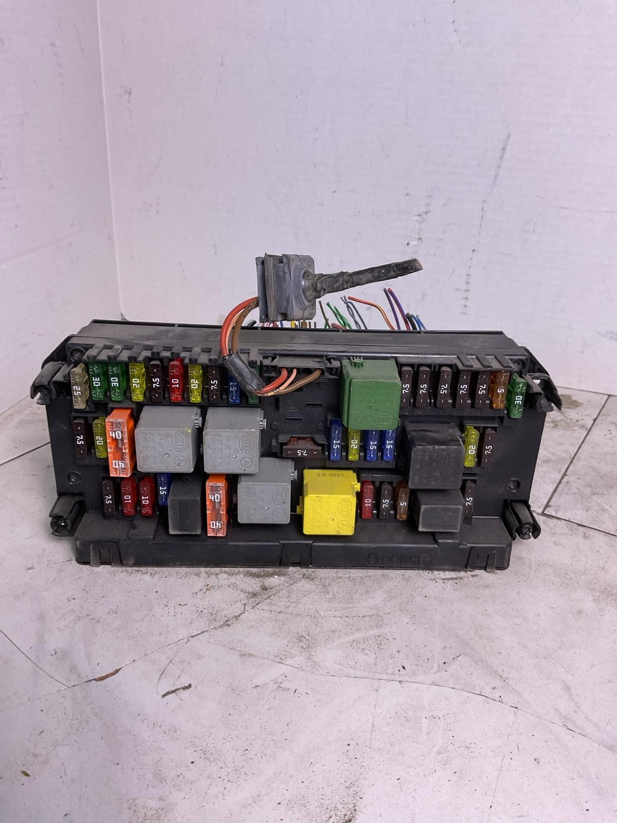 Engine Fuse Box MERCEDES C-CLASS 123