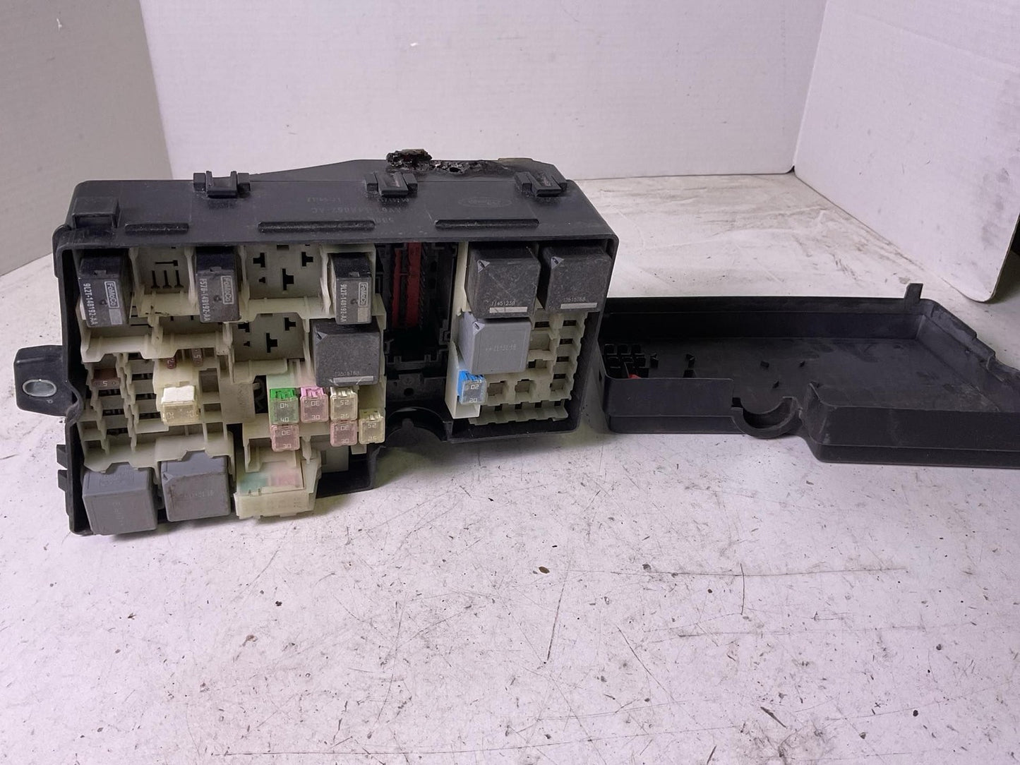 Engine Fuse Box FORD FOCUS 12 13 140