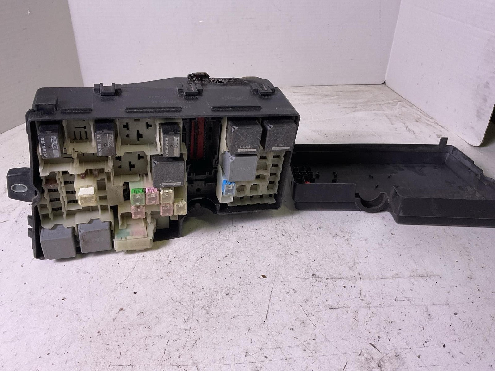 Engine Fuse Box FORD FOCUS 12 13 140