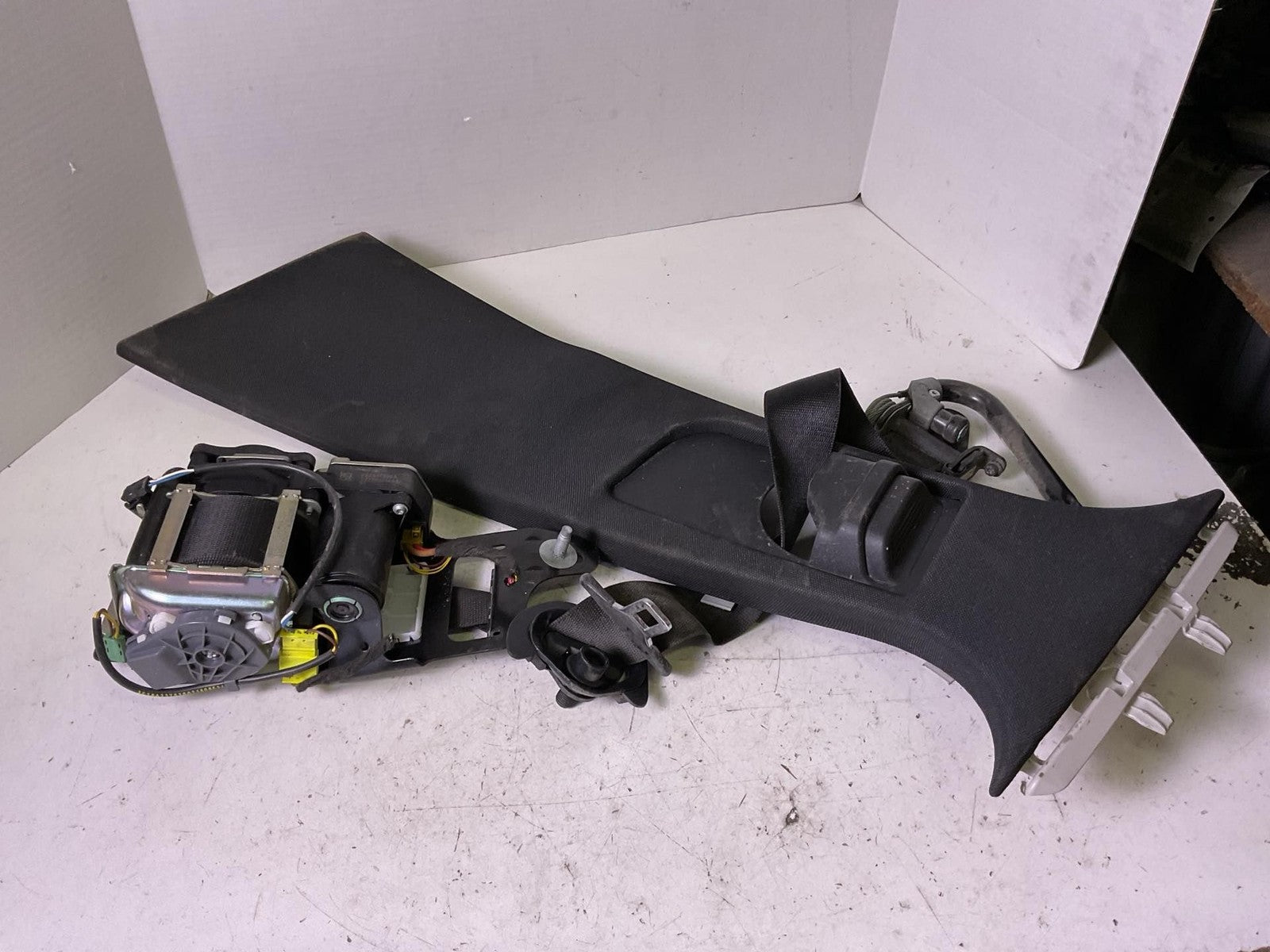 Front Seat Belt MERCEDES C-CLASS 19 20 210