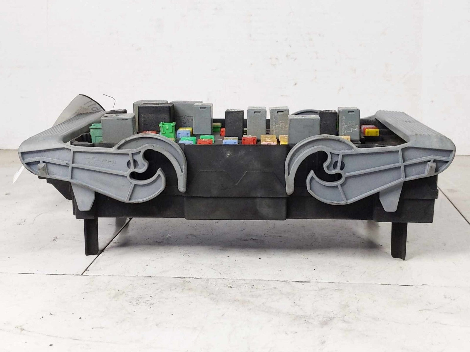 Engine Fuse Box CHEVY SILVERADO 1500 10 11 12 134