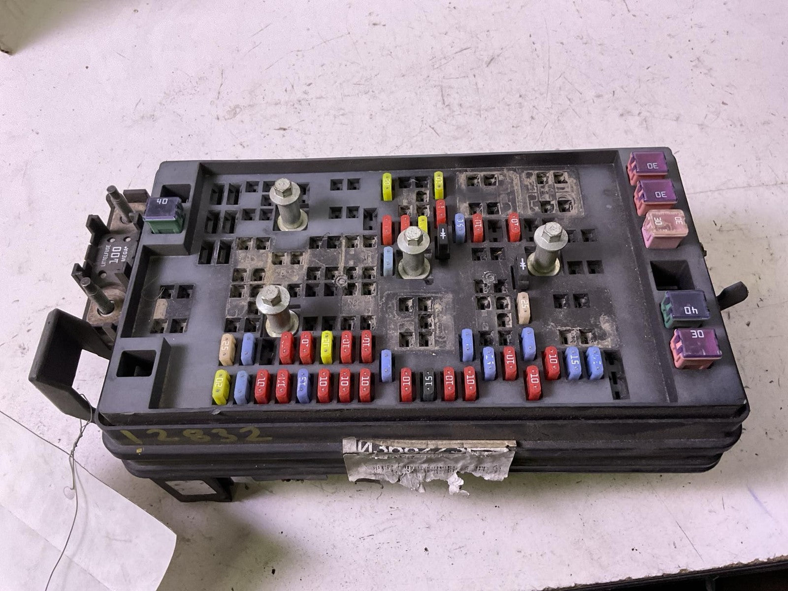 Engine Fuse Box CHEVY COLORADO 04 05 060