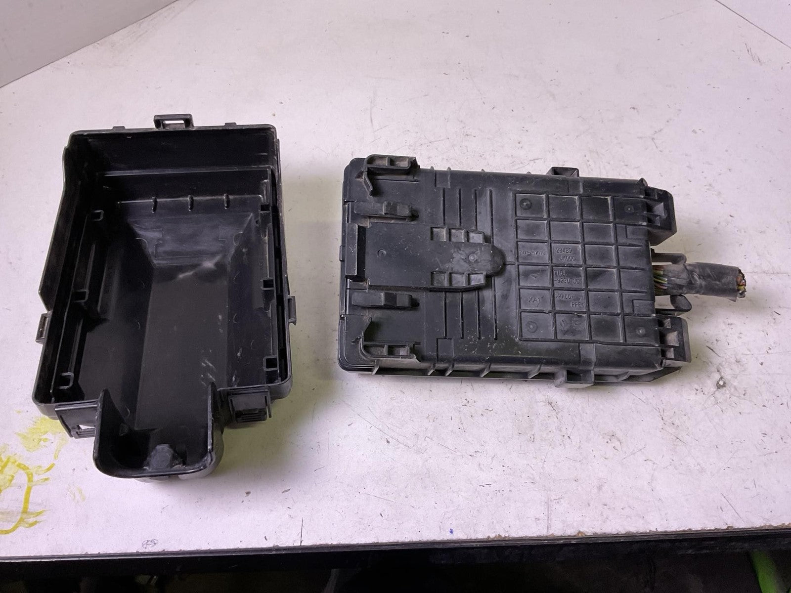 Engine Fuse Box INFINITI G35 07 081
