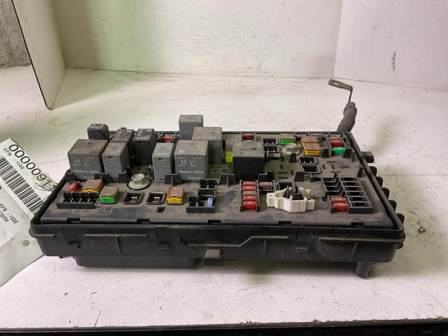 Engine Fuse Box CADILLAC SRX 14 15 161