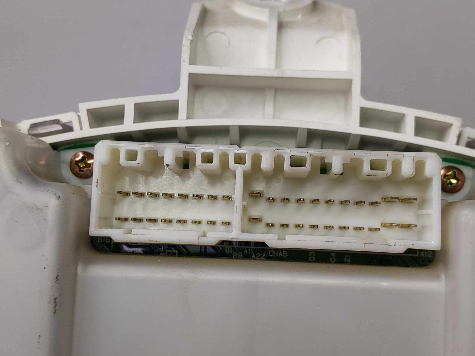 Speedometer TOYOTA HIGHLANDER 01 02 037