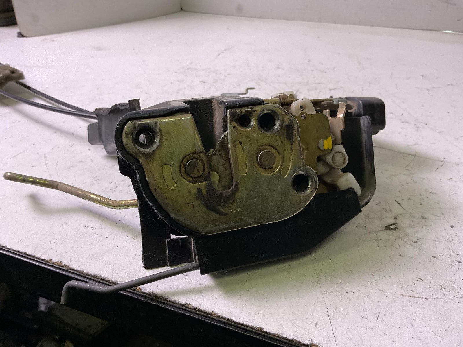 Front Door Latch TOYOTA SEQUOIA Left 01 02 03 04 05 06 074