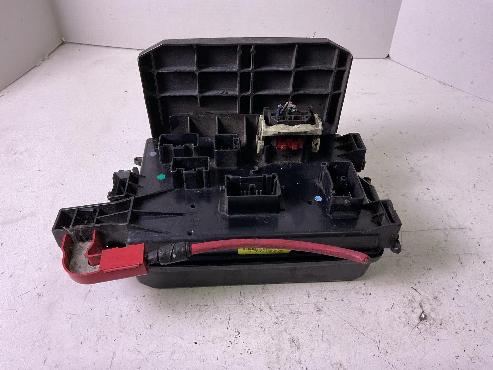 Engine Fuse Box DODGE CHARGER 080