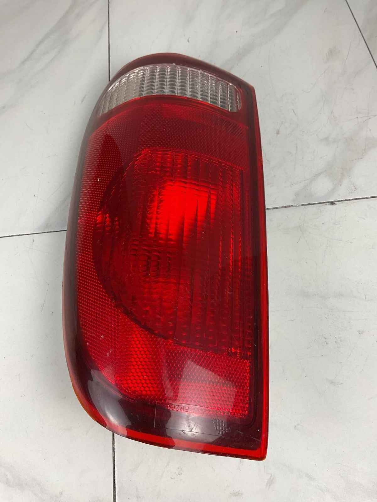 Tail Light Assembly FORD PICKUP F150 Right 01 02 03 040