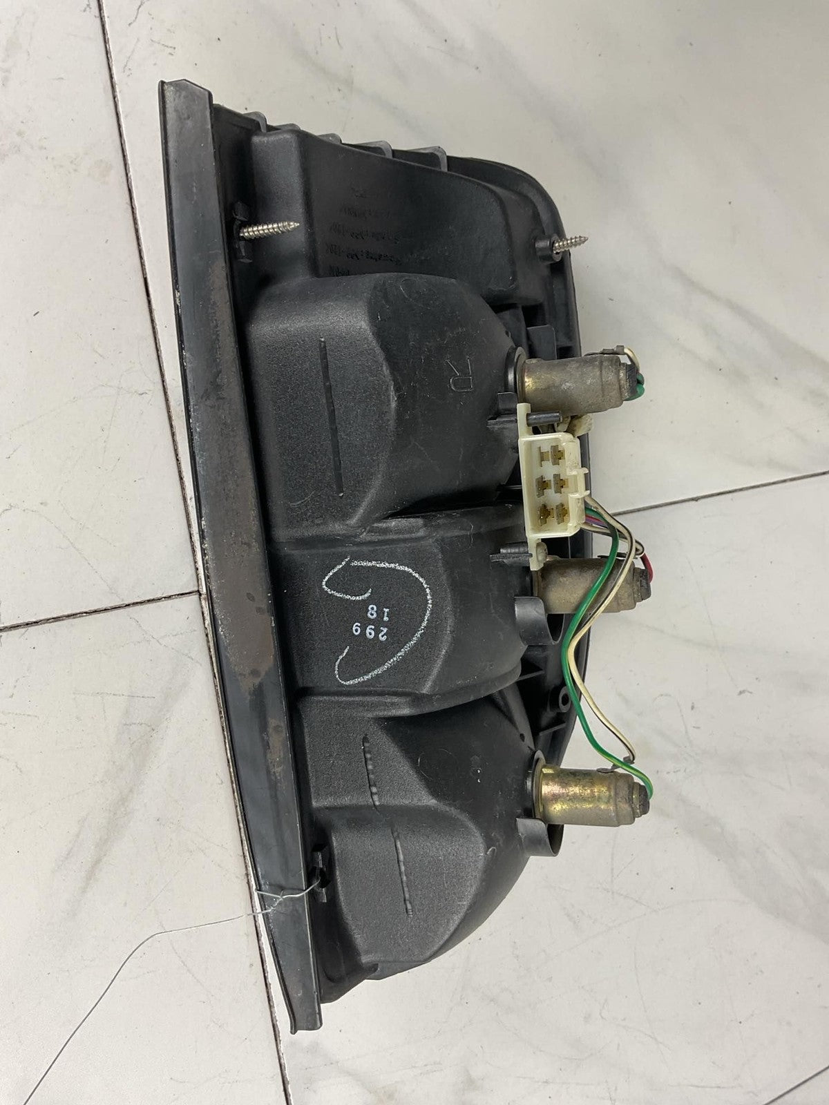 Tail Light Assembly TOYOTA TACOMA Right 95 96 97 98 99 005