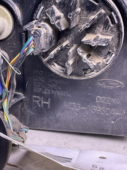 Tail Light Assembly FORD MUSTANG Right 10 11 124