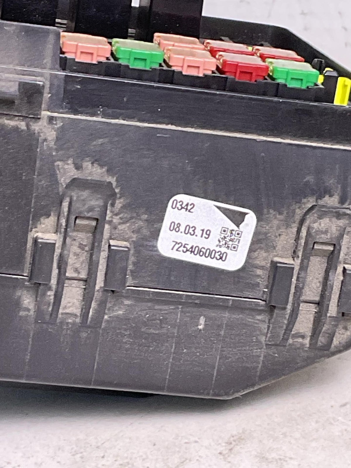 Engine Fuse Box DODGE CHARGER 19 201