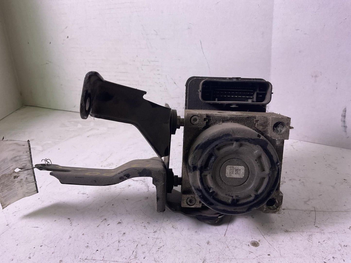 Anti-lock Brake Parts NISSAN VERSA 14 15 16 17 18 190