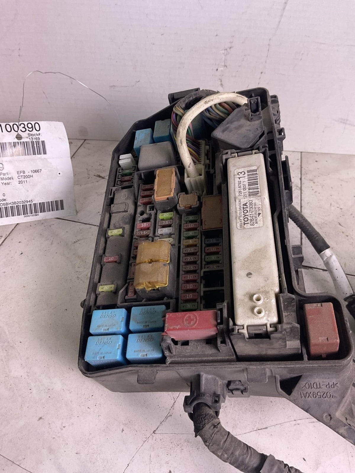 Engine Fuse Box LEXUS CT200H 11 12 130