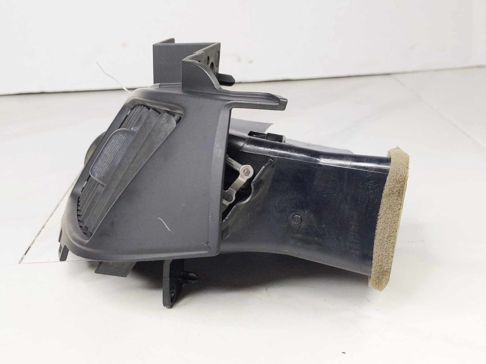 Air Cond./heater Vents GMC YUKON 151