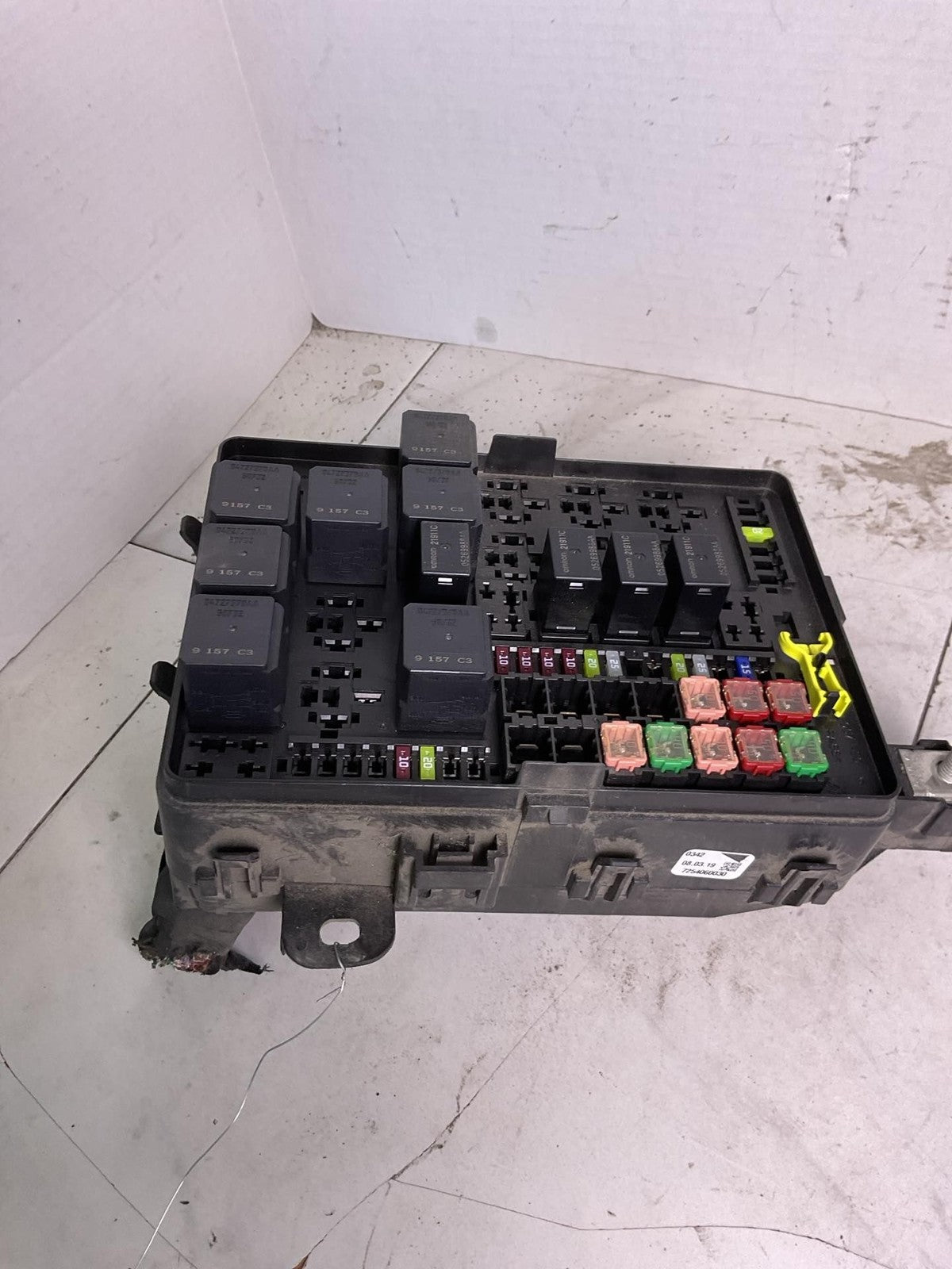 Engine Fuse Box DODGE CHARGER 19 200