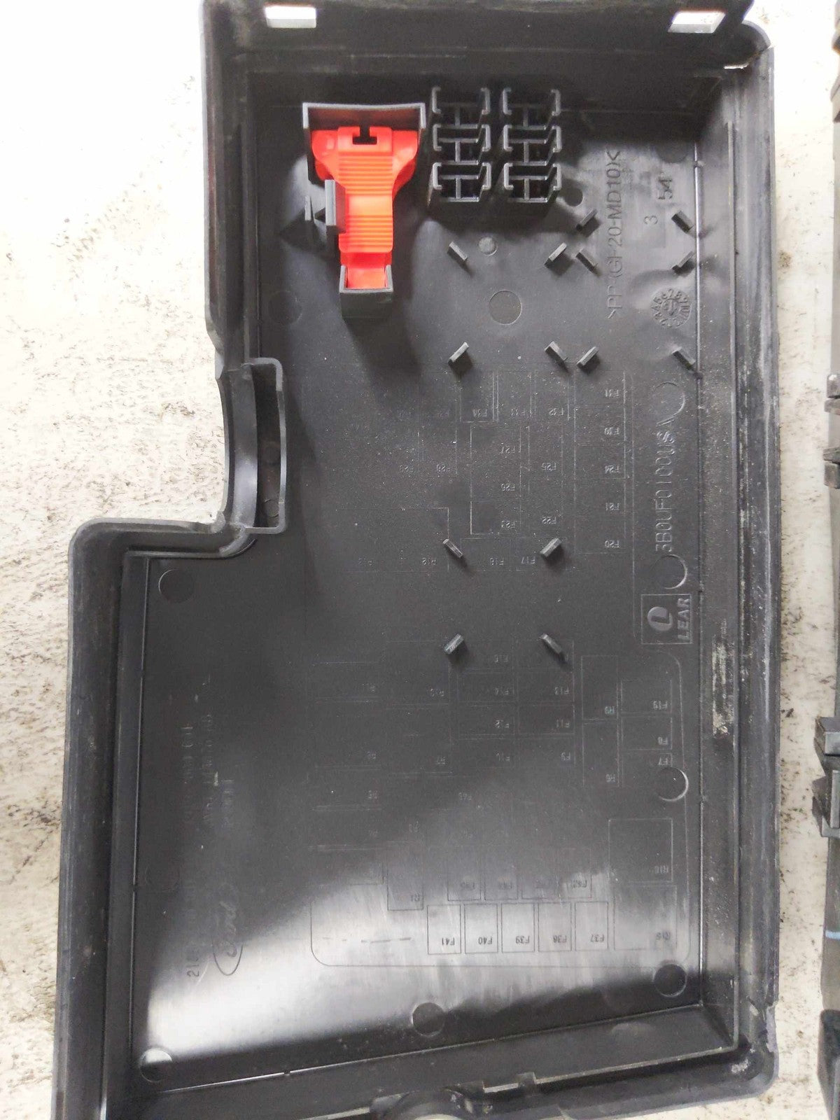 Engine Fuse Box FORD FOCUS 12 13 142