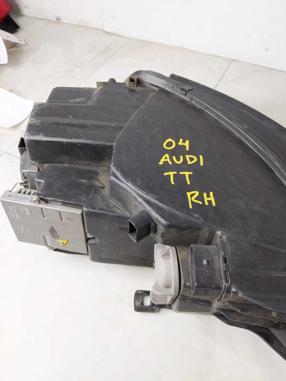 Headlamp Assembly AUDI TT Right 03 04 05 0610